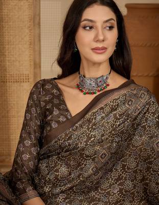 Women's brown silk blend cotton foil print saree with unstitched blouse piece 2