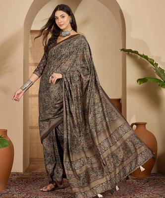 Women's brown silk blend cotton foil print saree with unstitched blouse piece 5