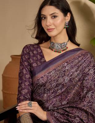 Women's purple silk blend cotton foil print saree with unstitched blouse piece 2