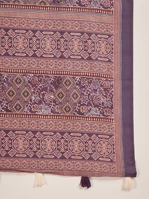 Women's purple silk blend cotton foil print saree with unstitched blouse piece 5