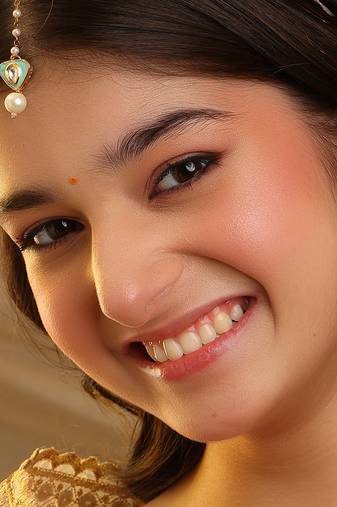 Gold plated kundan green stones maang tikka