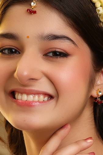 Gold plated kundan maroon stones maang tikka