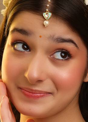 Gold plated kundan green stones maang tikka 1