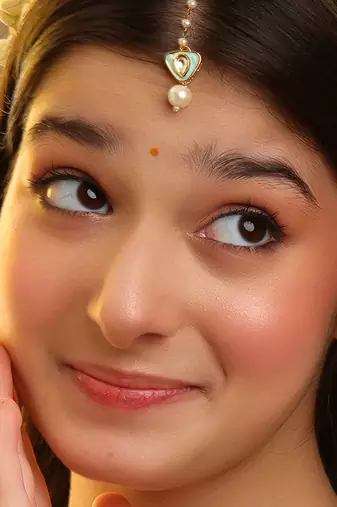 Gold plated kundan green stones maang tikka