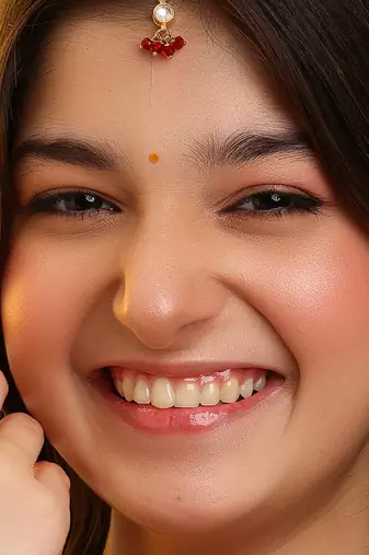 Gold plated kundan maroon stones maang tikka