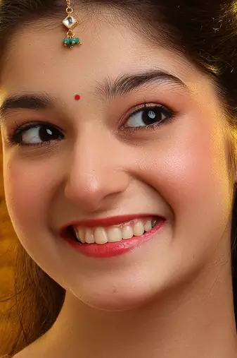 Gold plated kundan green stones maang tikka