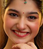 Gold plated kundan green stones maang tikka