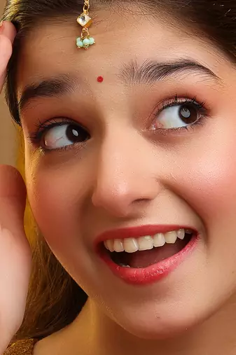 Gold plated kundan green stones maang tikka