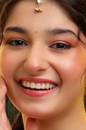 Gold plated kundan red stones maang tikka