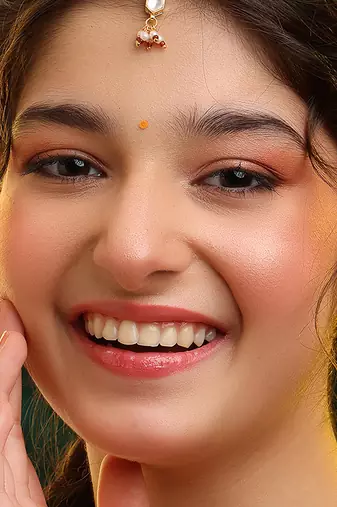 Gold plated kundan red stones maang tikka