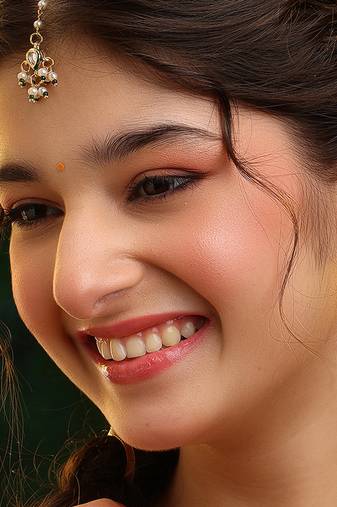 Gold plated kundan green stones maang tikka