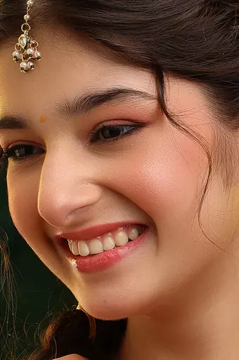 Gold plated kundan green stones maang tikka