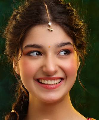 Gold plated kundan green stones maang tikka 1