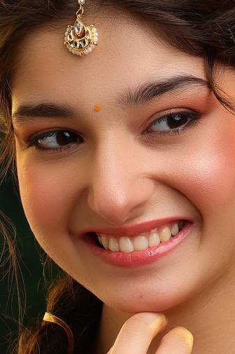 Gold plated kundan maang tikka