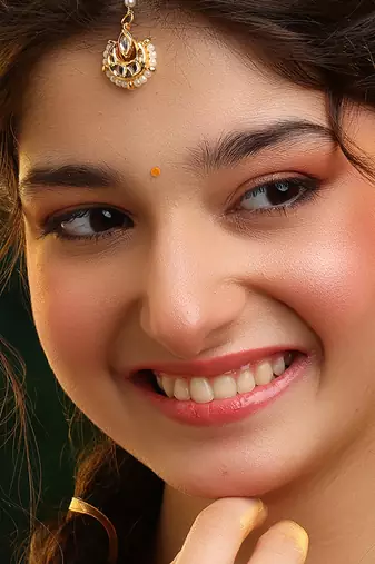 Gold plated kundan maang tikka