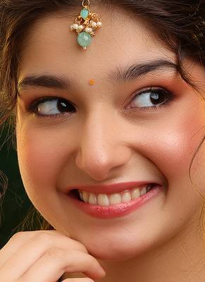 Gold plated kundan green stones maang tikka 1