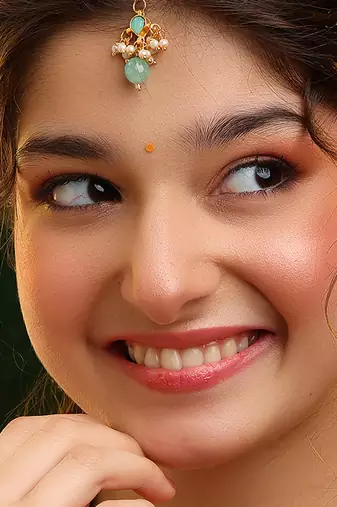 Gold plated kundan green stones maang tikka