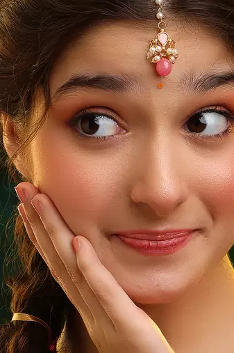 Gold plated kundan pink stones maang tikka