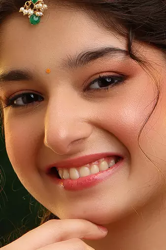 Gold plated kundan green stones maang tikka