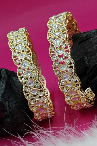 Antique kundan scalloped bangles