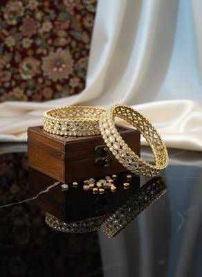 Teardrop stone-encased gold bangles 3