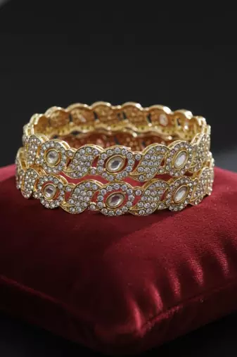 Circular motif kundan bangles