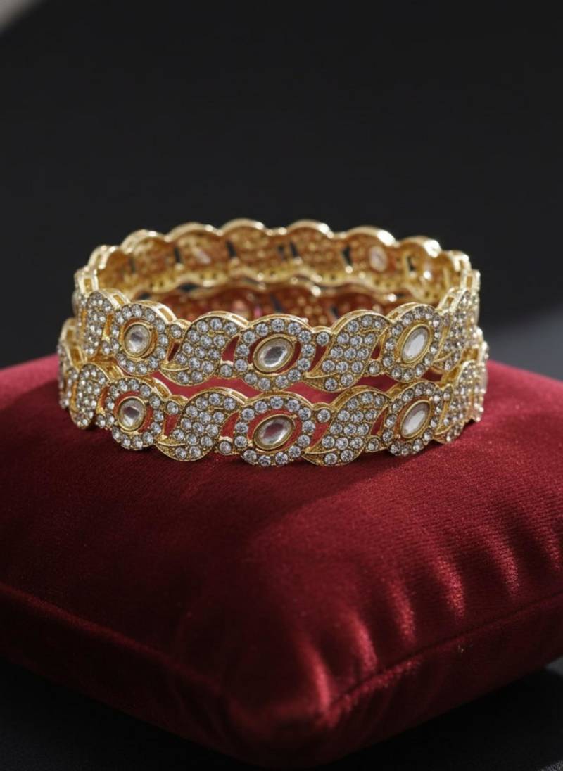 Circular motif kundan bangles