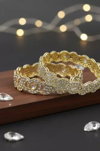 Circular motif kundan bangles
