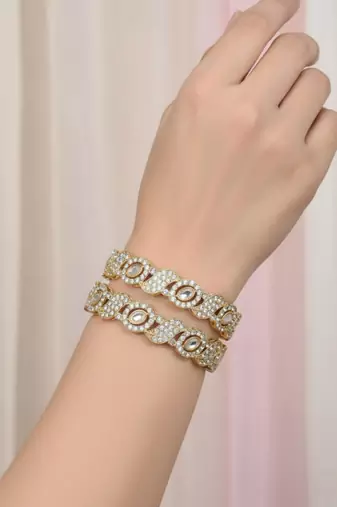 Circular motif kundan bangles