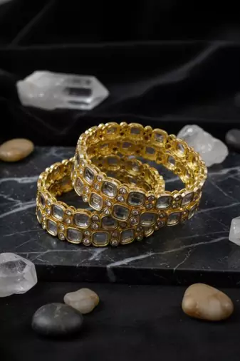 Square-cut regal kundan bangles