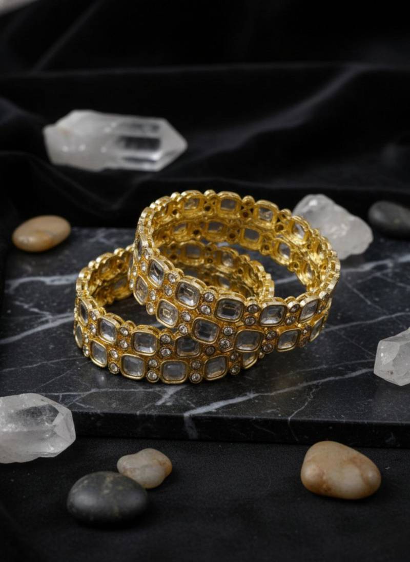 Square-cut regal kundan bangles