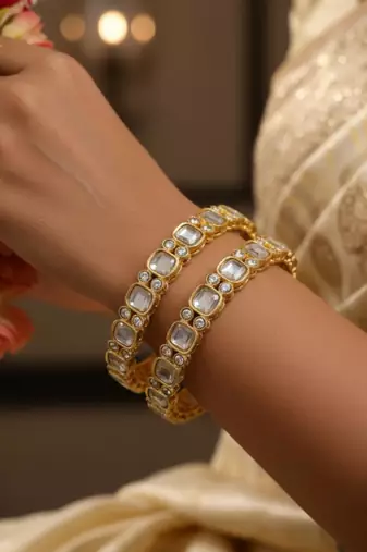 Square-cut regal kundan bangles