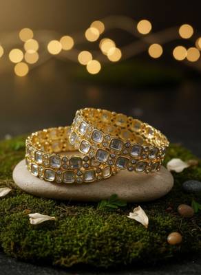Square-cut regal kundan bangles 3