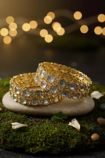Square-cut regal kundan bangles
