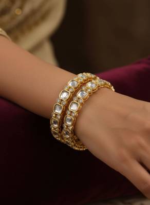 Square-cut regal kundan bangles 4