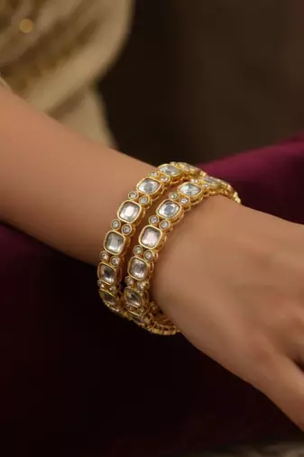 Square-cut regal kundan bangles
