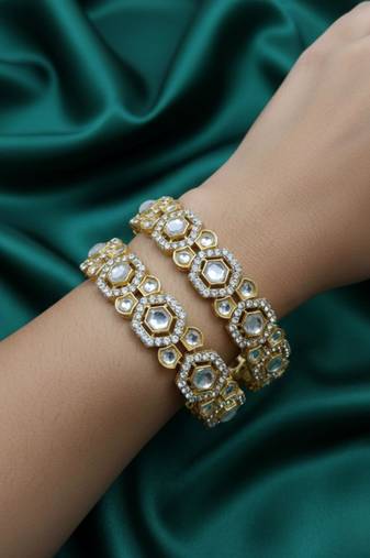 Hexagonal medallion kundan kadas