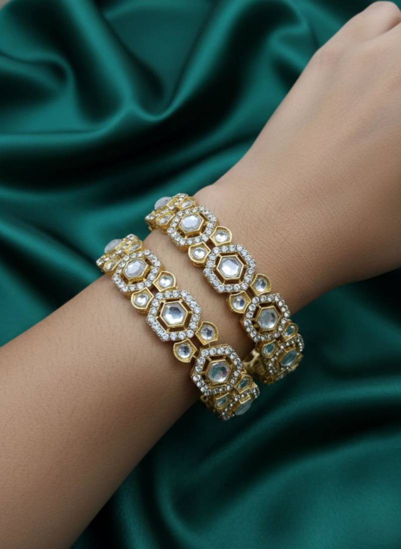 Hexagonal medallion kundan kadas