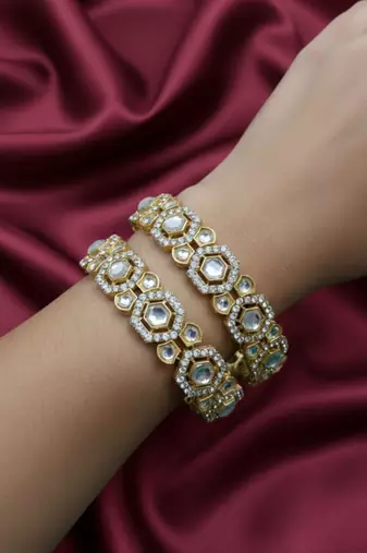 Hexagonal medallion kundan kadas