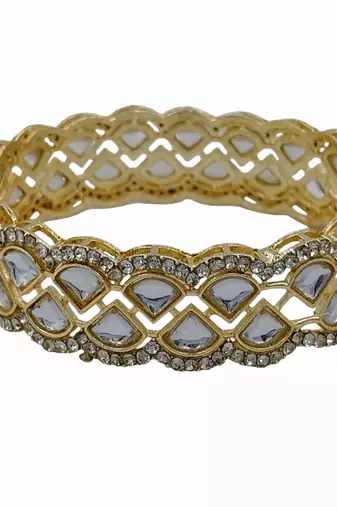 Wave-patterned kundan infinity bangles