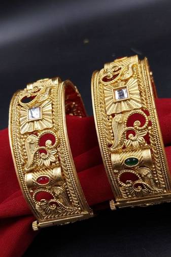 Intricate filigree gold kada set