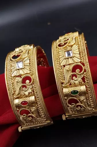 Intricate filigree gold kada set