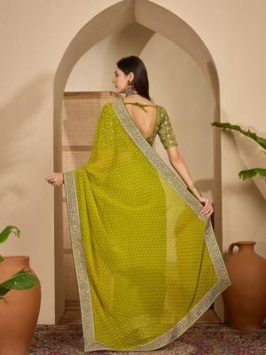 Women's green georgette bandhni saree with unstitched blouse piece 3