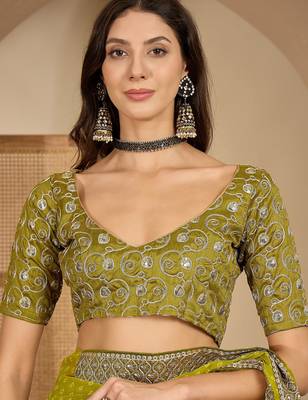 Women's green georgette bandhni saree with unstitched blouse piece 4