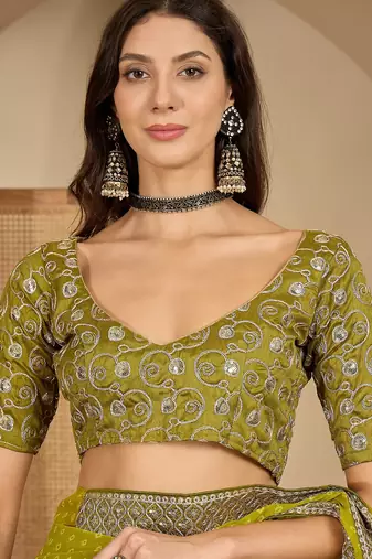 Women's green georgette bandhni saree with unstitched blouse piece