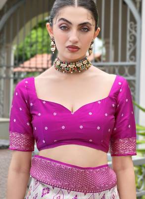 Magenta banarasi silk blend saree in ajrakh and patola weaving with zari pallu 4