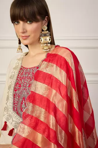 White women kurta pant dupatta set