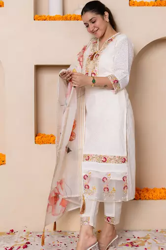 Off-white women kurta pant dupatta set