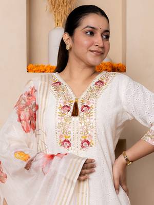 Off-white women kurta pant dupatta set 3