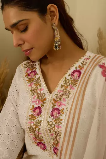 White women kurta pant dupatta set